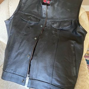 Mens Black Leather Vest ZonY XL, 2 concealed carry pockets, never worn.